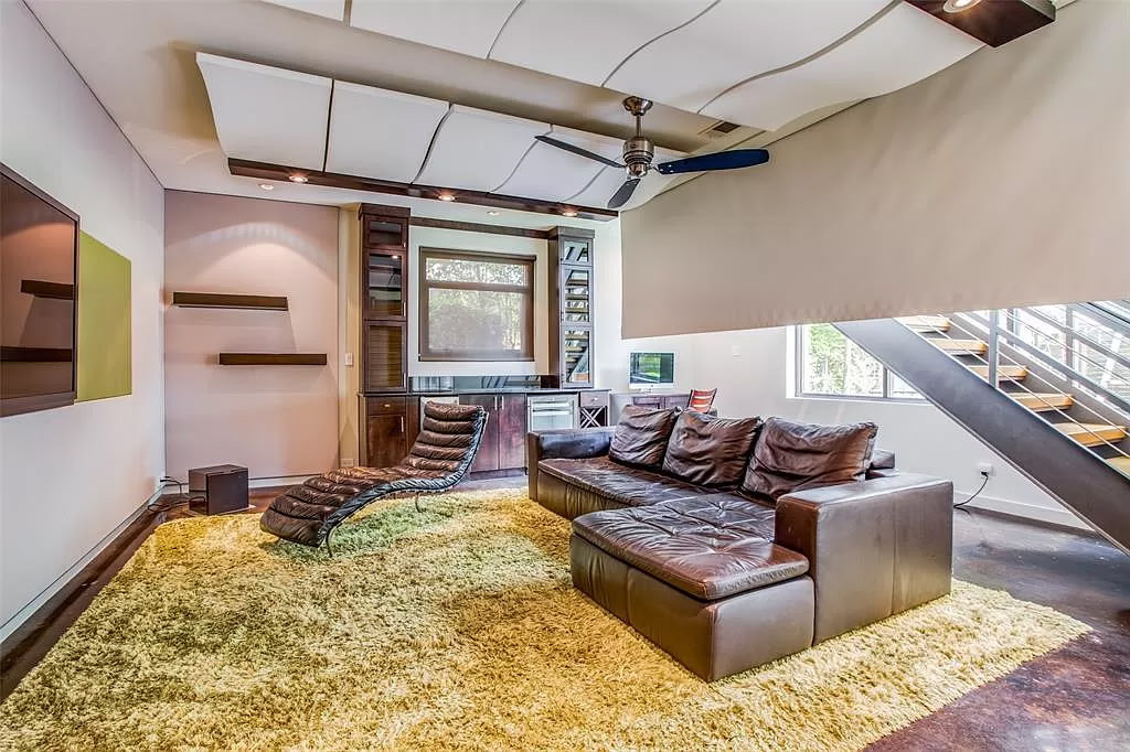 CONTEMPORARY  MEDIA ROOM