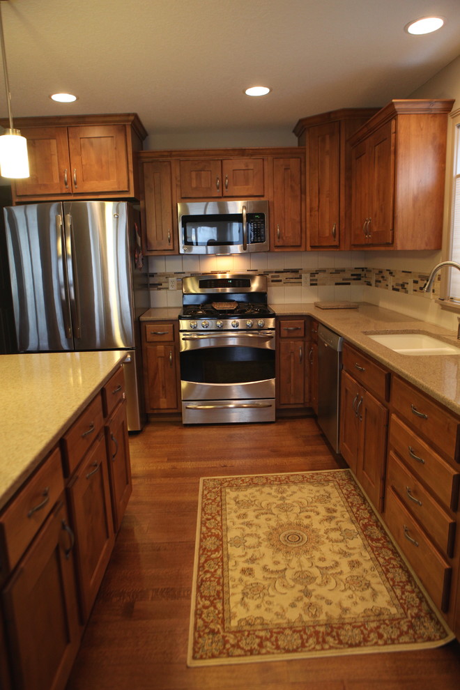 Kitchen - traditional kitchen idea