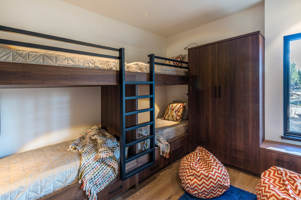 MC 531 - Kids' bedroom - bedroom contemporary gender-neutral medium tone wood floor and brown floor kids' bedroom idea in Sacramento with white walls