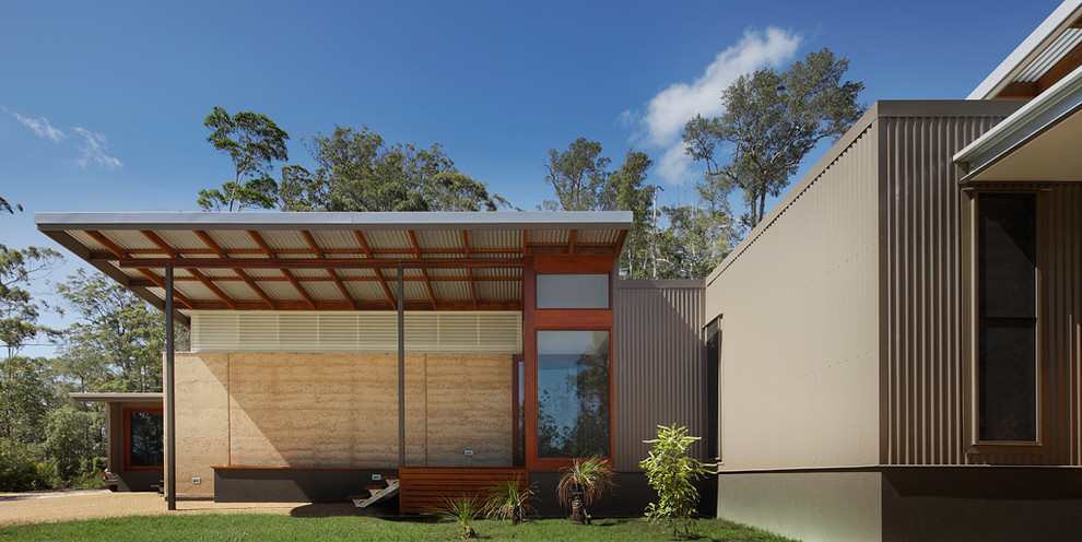 Inspiration for a modern one-storey exterior in Sunshine Coast.