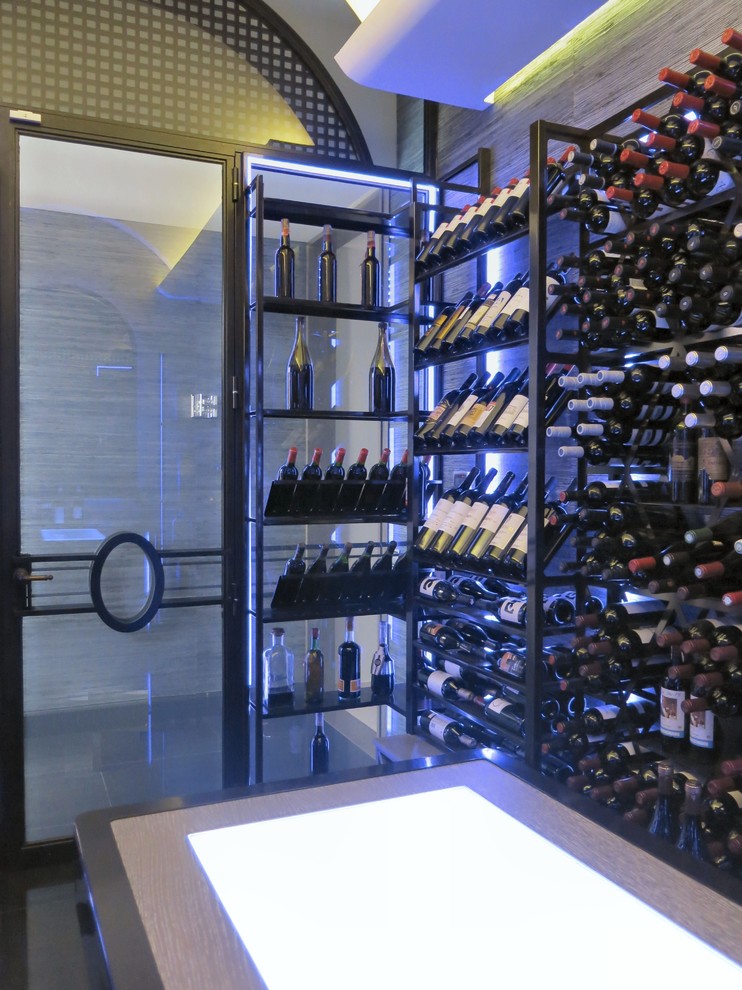 Diseño de bodega minimalista de tamaño medio