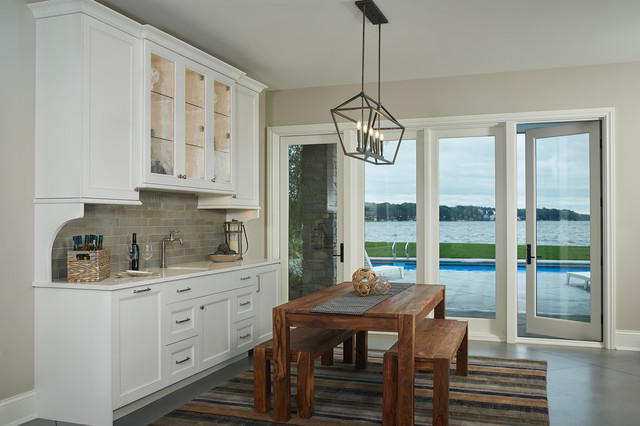 Distinctive Lakeside Architecture costero-sotano