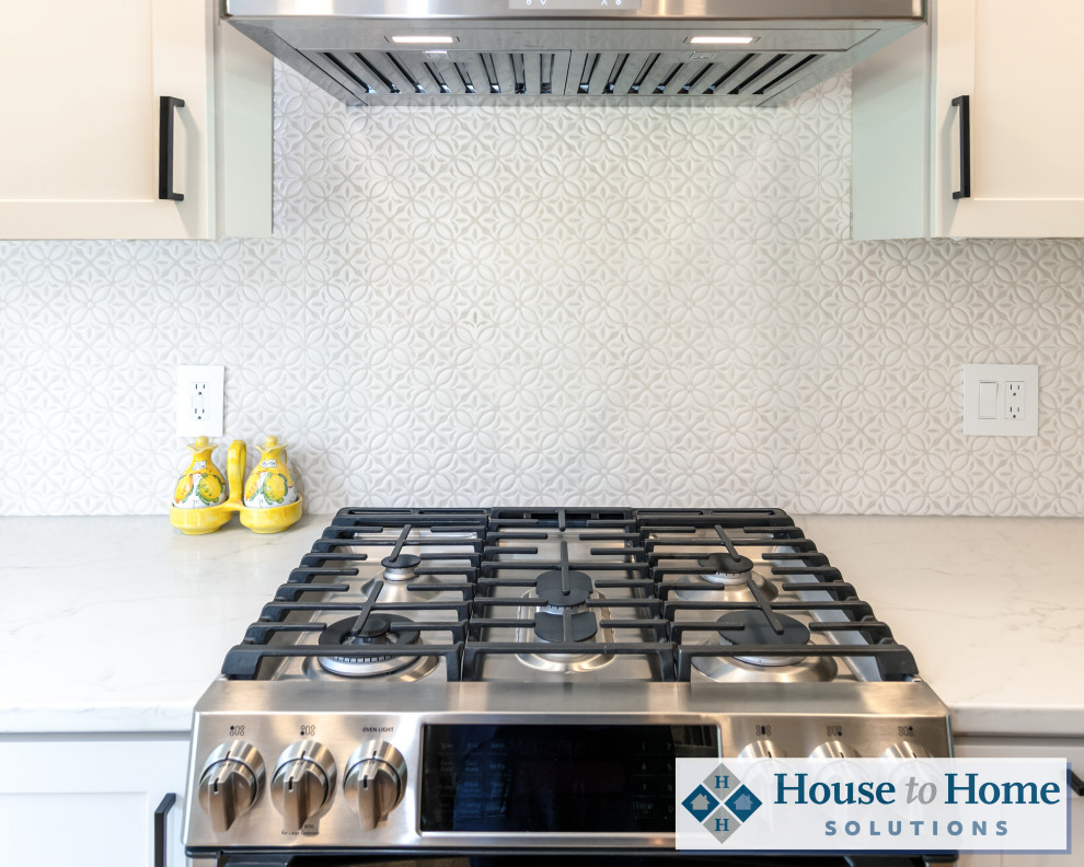 Kitchen - transitional kitchen idea in DC Metro