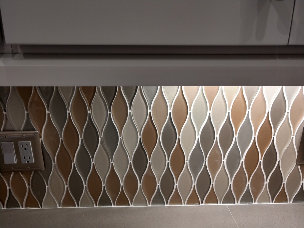 Example of a transitional kitchen design in Miami