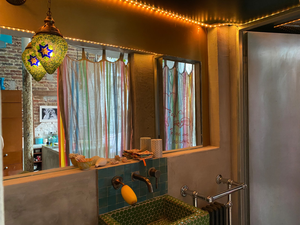 Transformation d'un local en loft brutaliste tropical