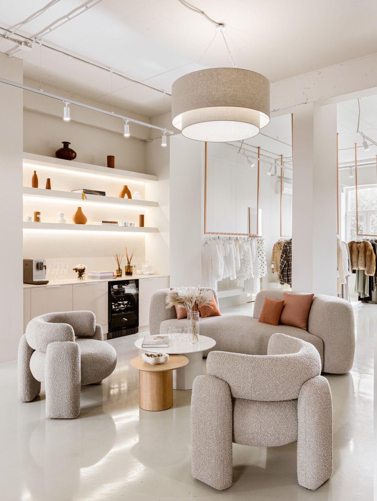 200 м2 AGLAYA бутик одежды на Сары Садыковой