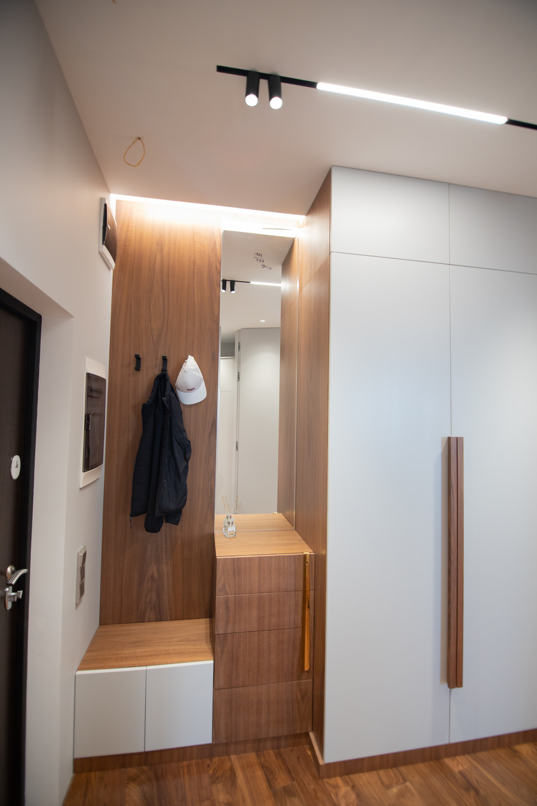 Мебель в прихожую в современном стиле