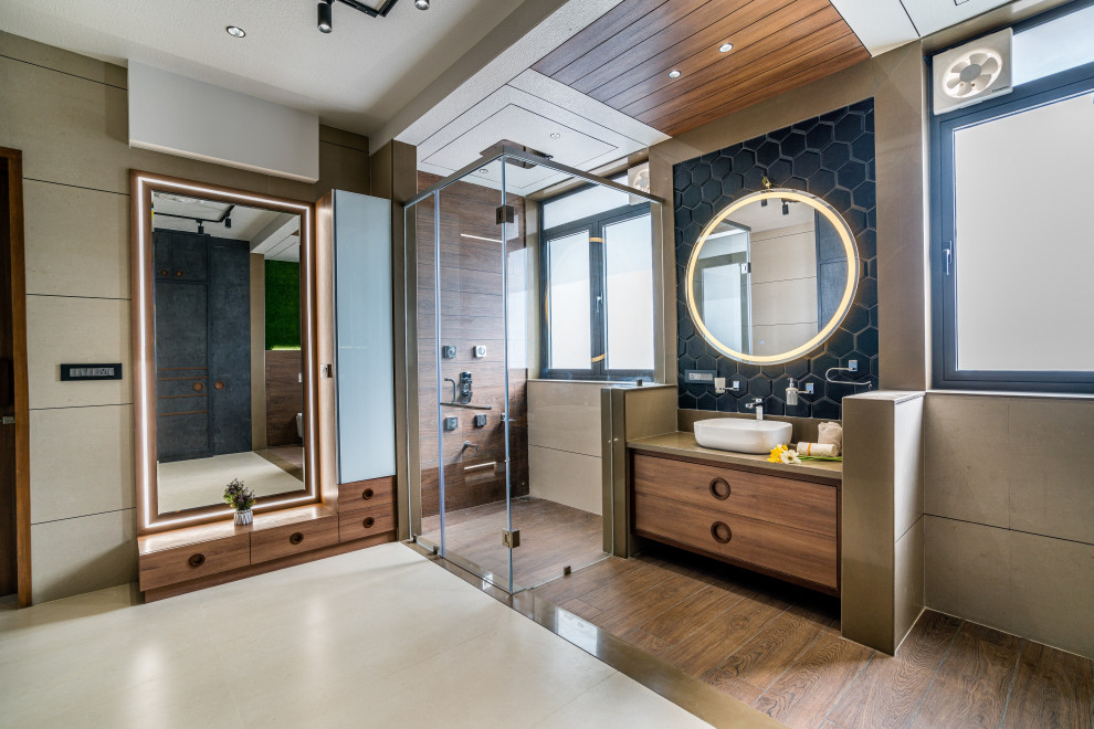 Design ideas for a modern bathroom in Ahmedabad.