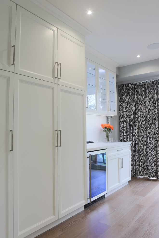Inspiration for a transitional home design remodel in Toronto