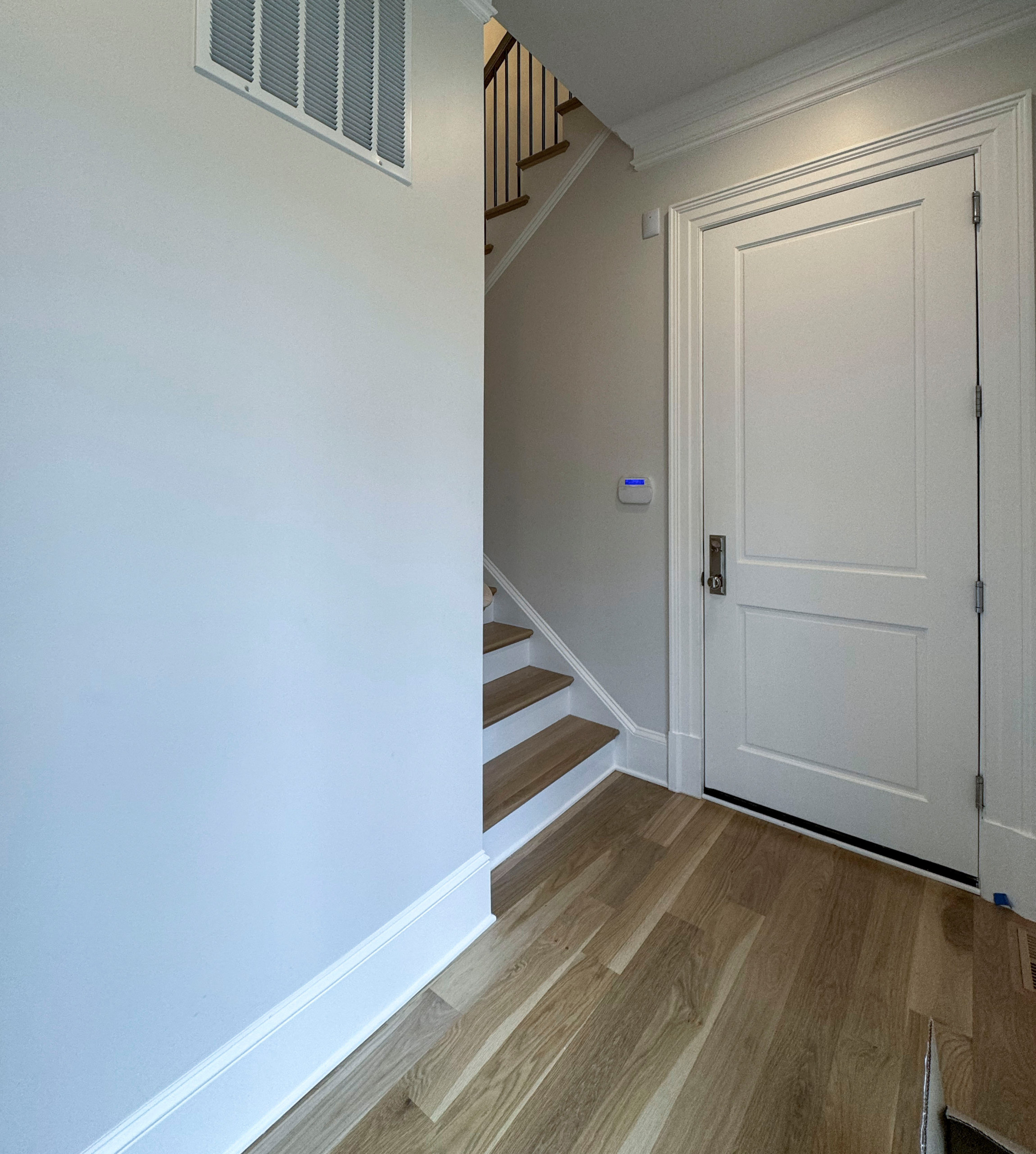 116_Elegant & Eye-catching Curved Staircase, Leesburg VA 20175