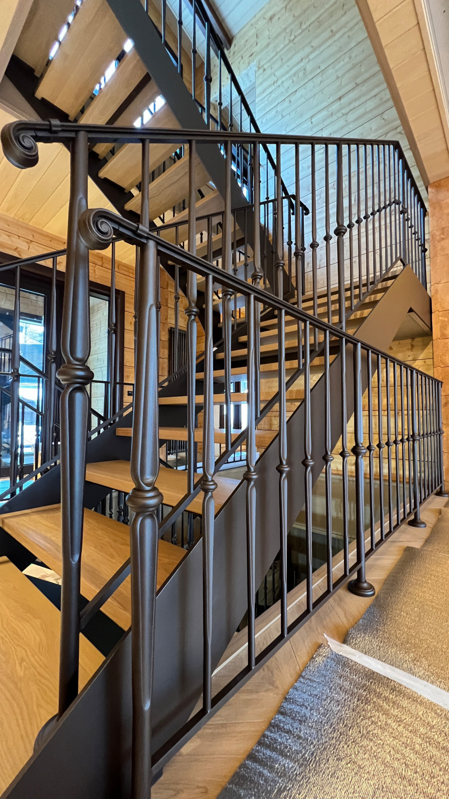 Лестницы с кованым ограждением