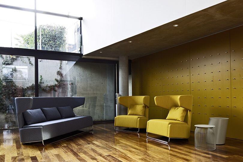 This is an example of a contemporary living room in London.