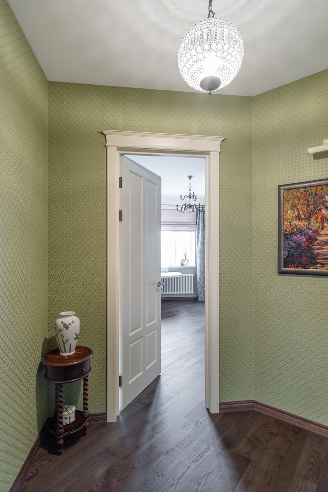 Интерьер с дверью-книжкой