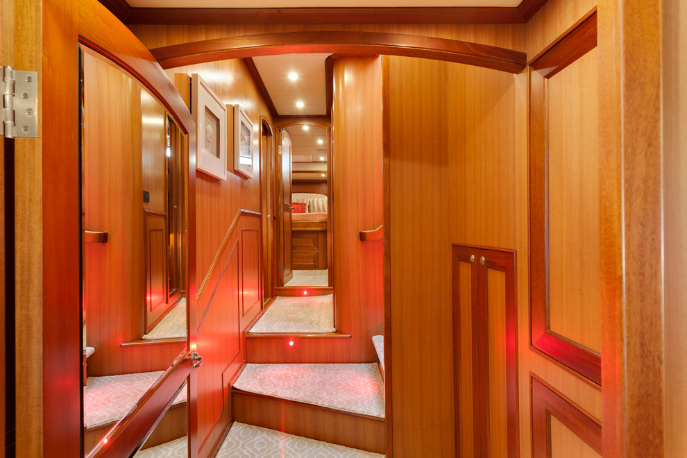 Example of a transitional hallway design in Miami