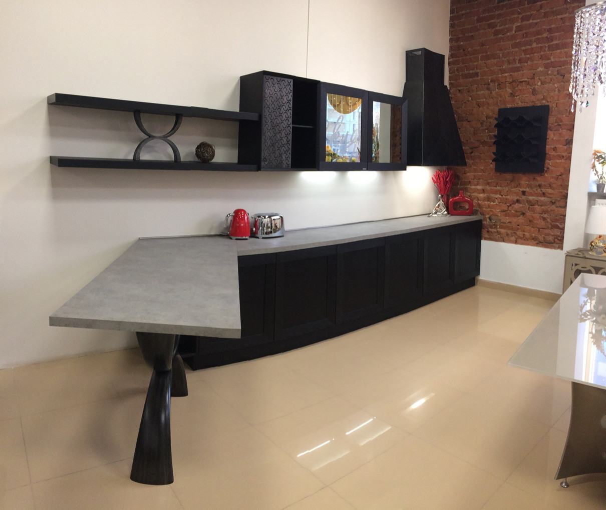 Распродажа выставочных образцов итальянской мебели, светильников и аксессуаров