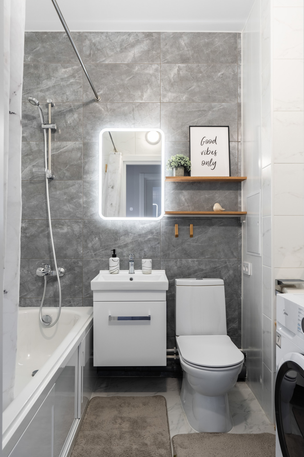 Парадный ансамбль, 2евро, 32м2