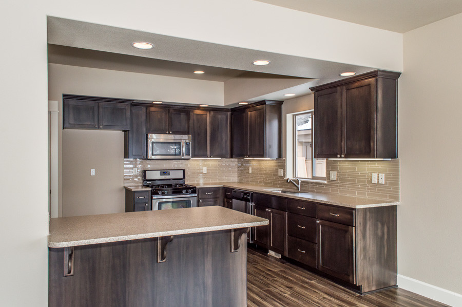 Kitchen - transitional kitchen idea