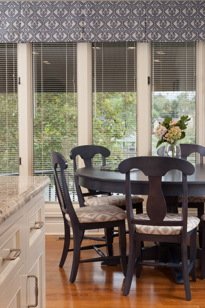 Inspiration for a mid-sized transitional l-shaped medium tone wood floor and brown floor enclosed kitchen remodel with an undermount sink, recessed-panel cabinets, white cabinets, quartz countertops, gray backsplash, stone tile backsplash, stainless steel appliances, an island and gray countertops