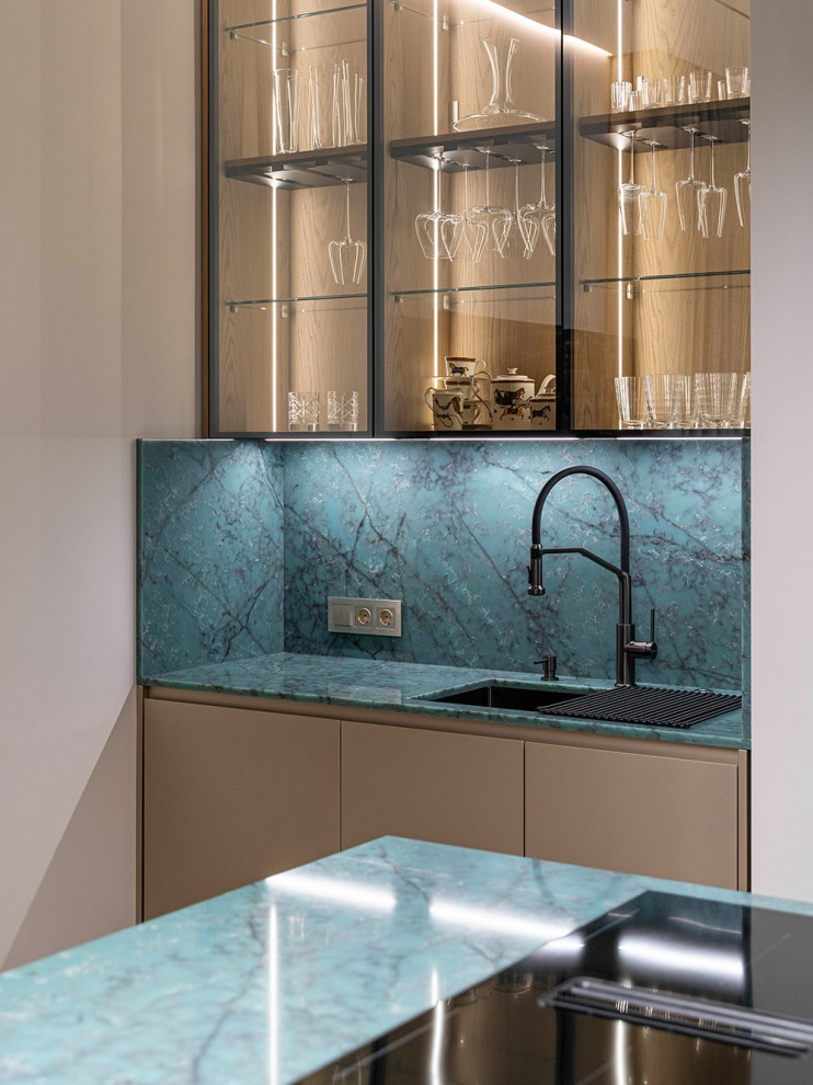 Giulia Novars впечатляет! Смелый акцент в интерьере кухни