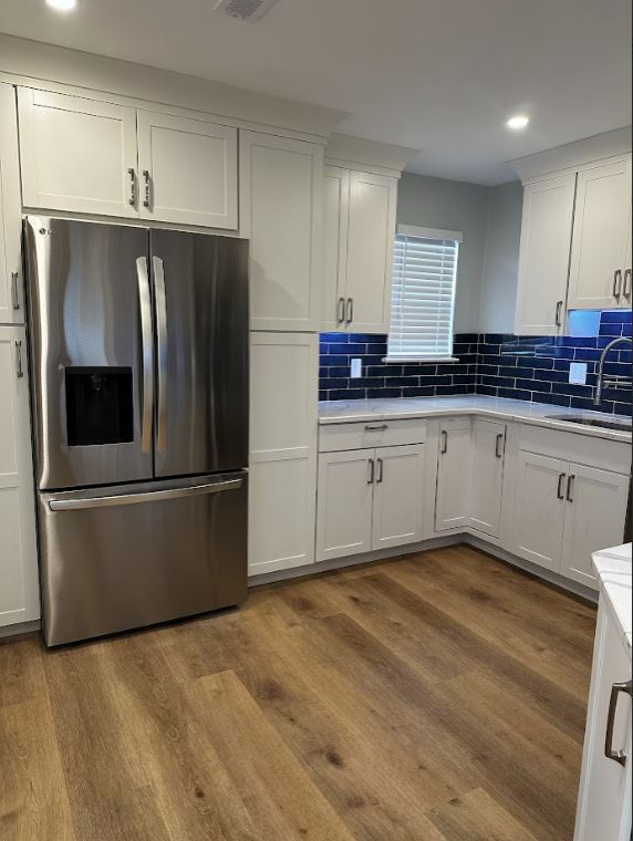 Kitchen - transitional kitchen idea in Newark
