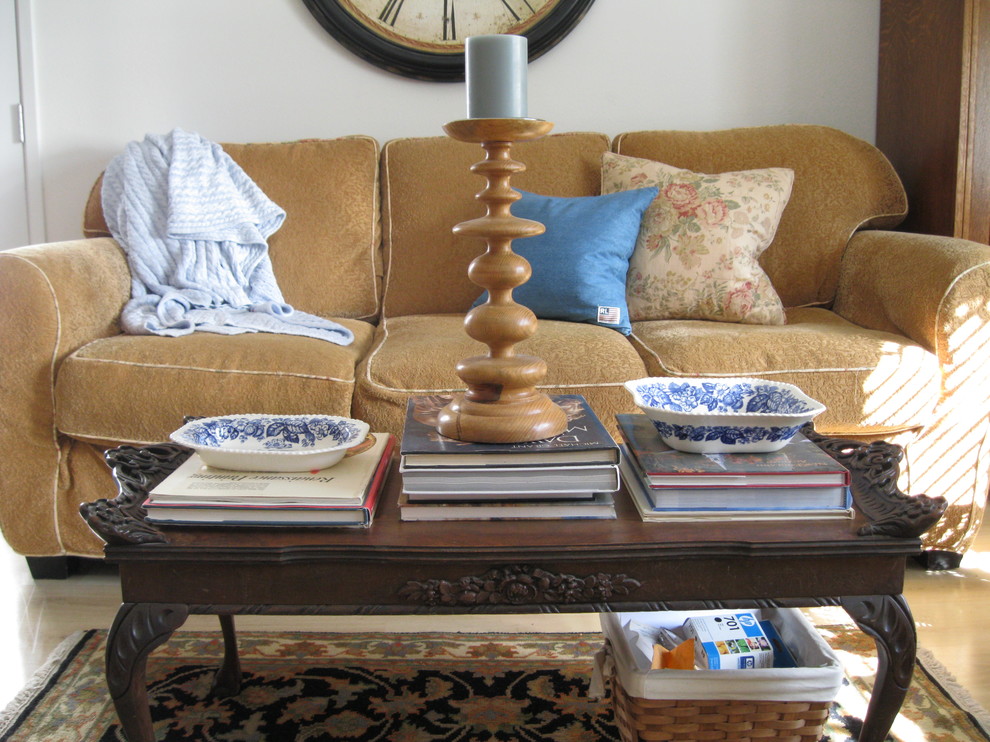 This is an example of a traditional family room in San Francisco.
