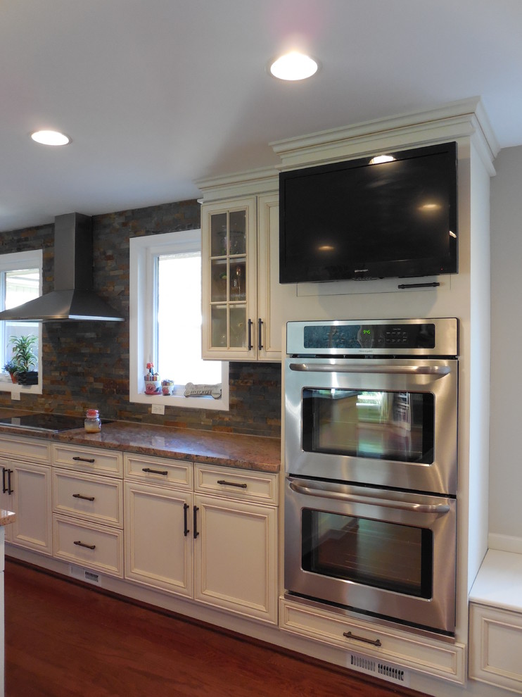 This is an example of a large country kitchen in Baltimore.
