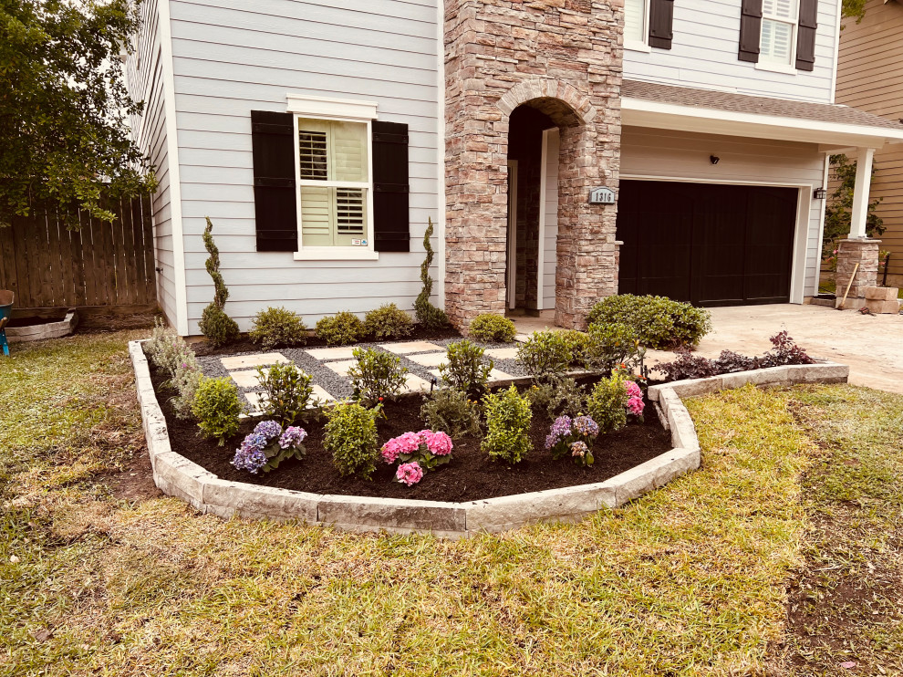 Design ideas for a mid-sized front yard xeriscape in Houston with with flowerbed.