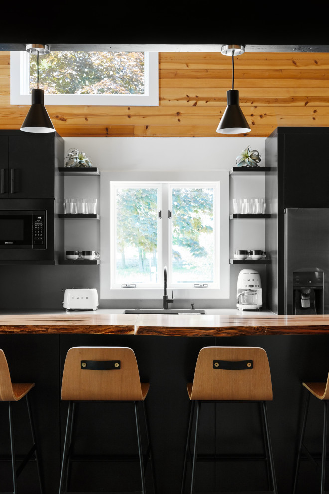 Inspiration for a rustic kitchen remodel in Chicago