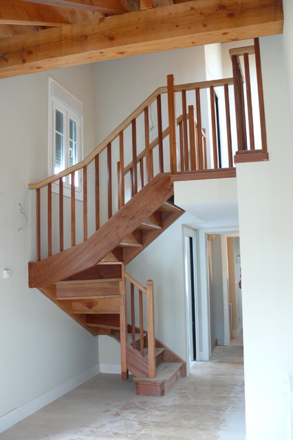 Reconstrucci&oacute;n de edificio en Mundaka transitional-staircase