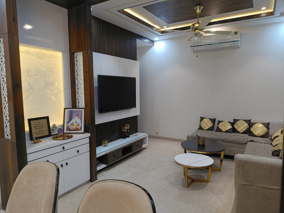 This is an example of a family room in Mumbai.