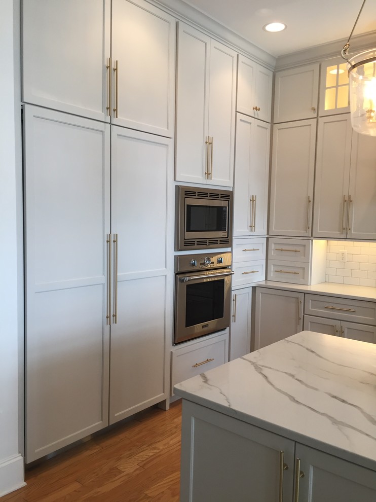 Kitchen - transitional kitchen idea in Atlanta