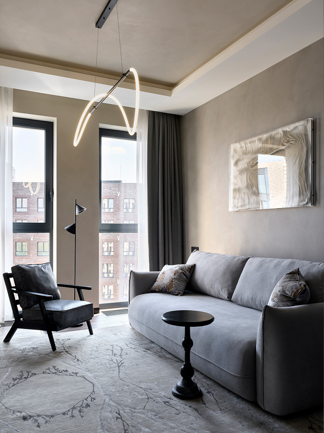 Квартира в доме с золотой аркой