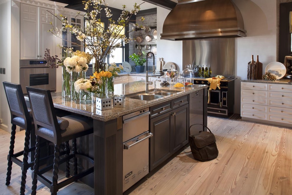Photo of a traditional kitchen in San Francisco with stainless steel appliances.