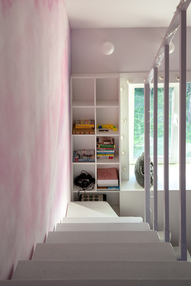 ДОМ С ЧЕТЫРЬМЯ ЛЕСТНИЦАМИ