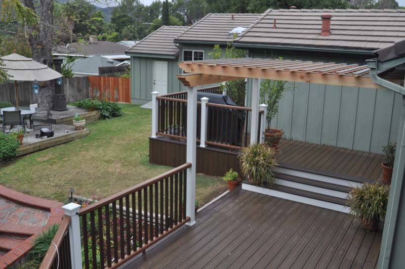 Example of a transitional home design design in Los Angeles