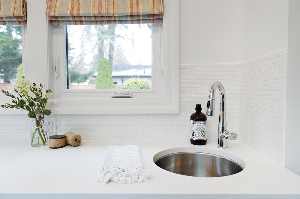 Home design - transitional home design idea in Toronto
