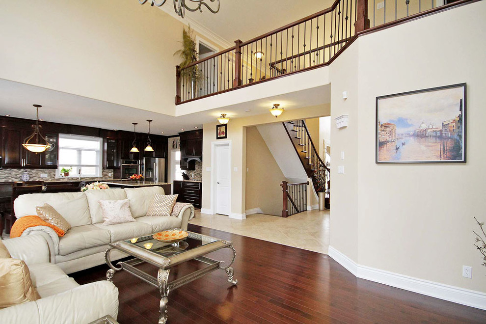 Example of a tuscan home design design in Ottawa