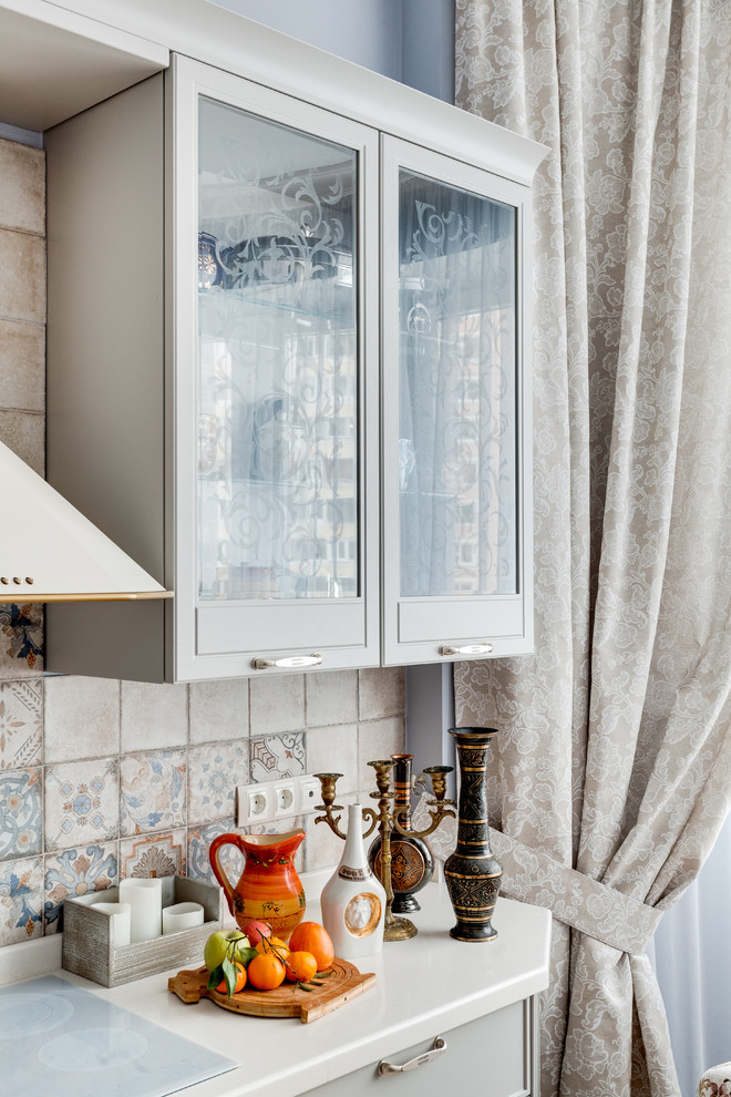 Кухня с лавандовыми стенами