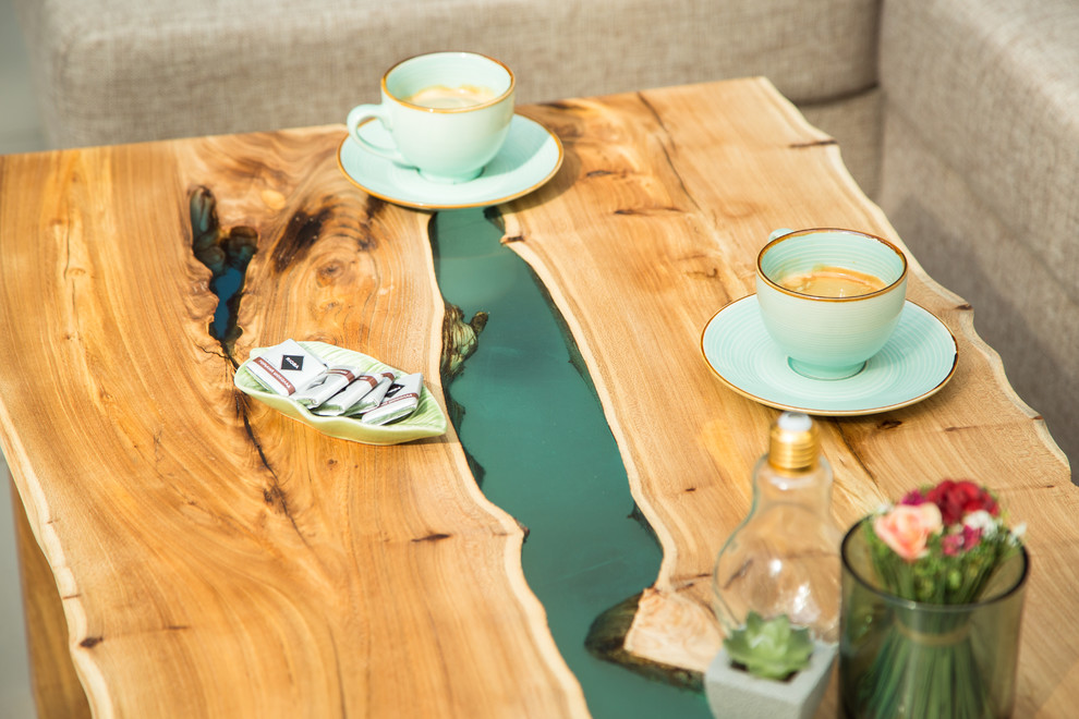 Журнальный столик с рекой