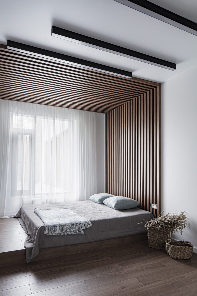 Большой красивый белый дом