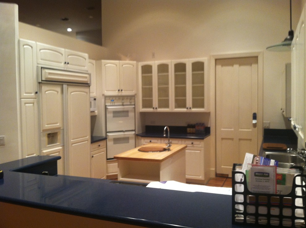 Example of a transitional kitchen design in Miami