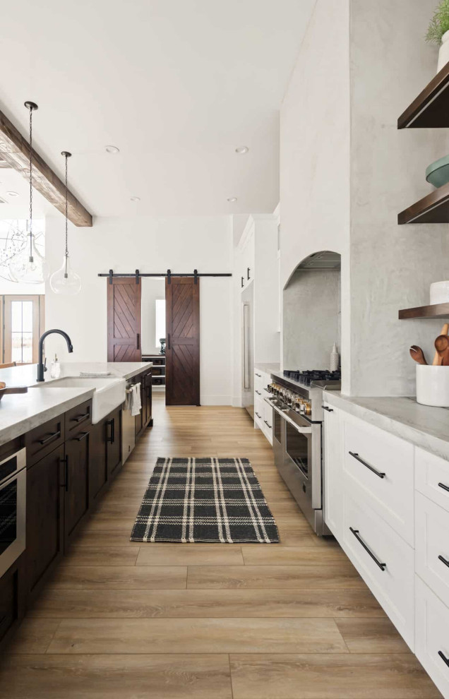 Mountain style kitchen photo in Las Vegas