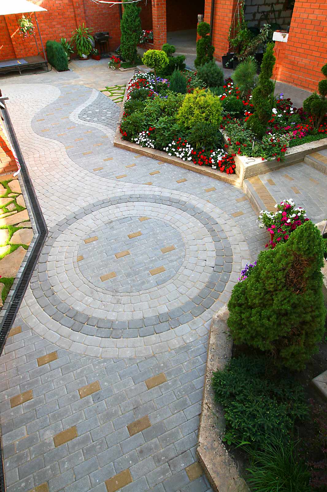 варианты мощения тротуарной плиткой