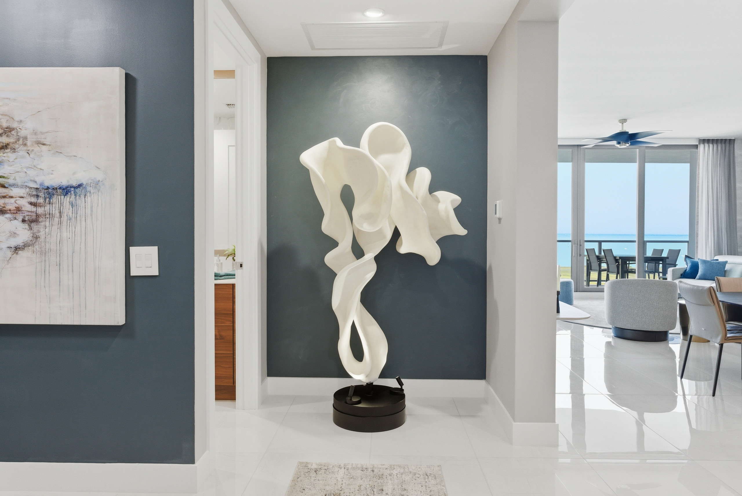 We Love Travel and Art