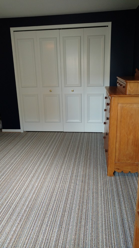 Photo of a mid-sized traditional guest bedroom in Birmingham with blue walls, carpet and no fireplace.