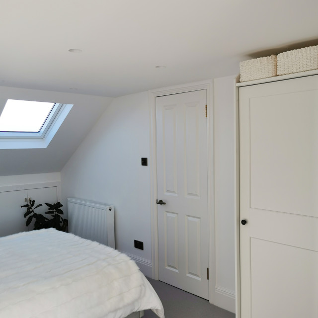 Loft bedroom modern-bedroom