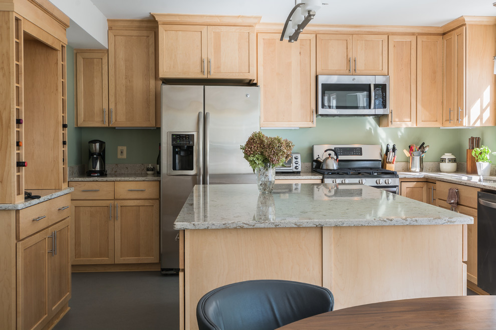 Mid-sized transitional u-shaped eat-in kitchen photo in DC Metro with an undermount sink, shaker cabinets, quartz countertops, stainless steel appliances, an island and light wood cabinets