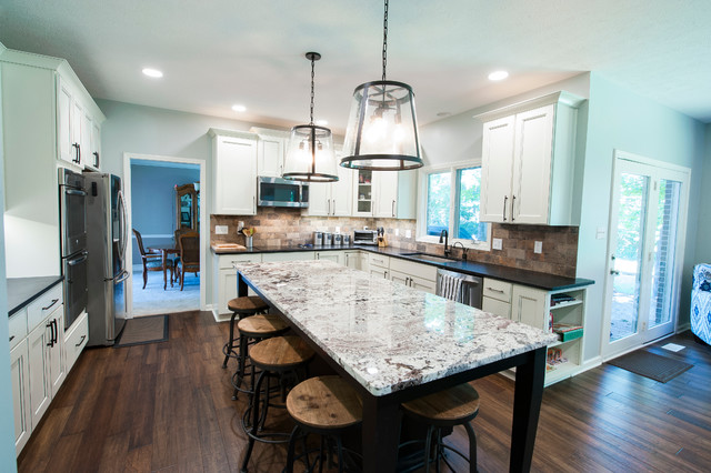 Transitional U Shaped Kitchen With Contrasting Cabinetry And