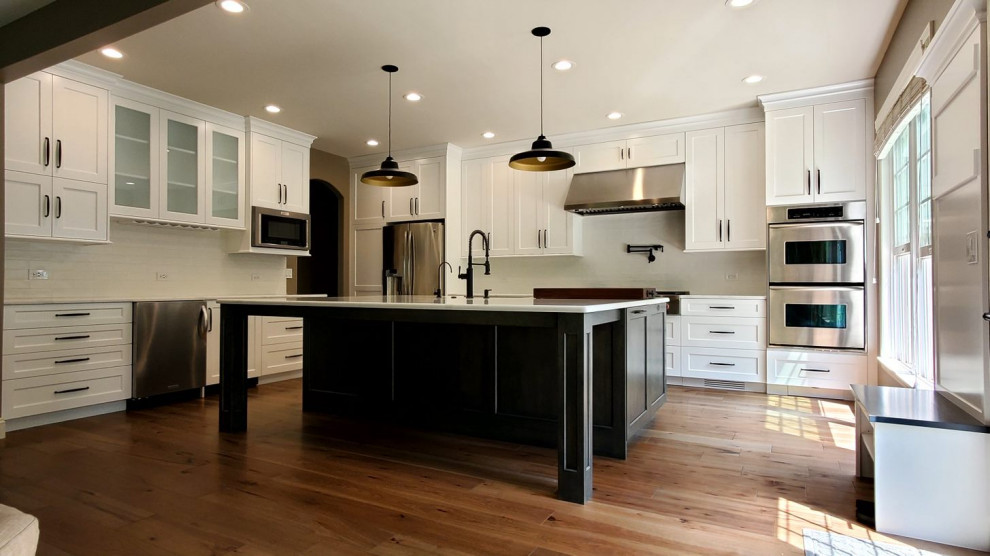 Kitchen - transitional kitchen idea