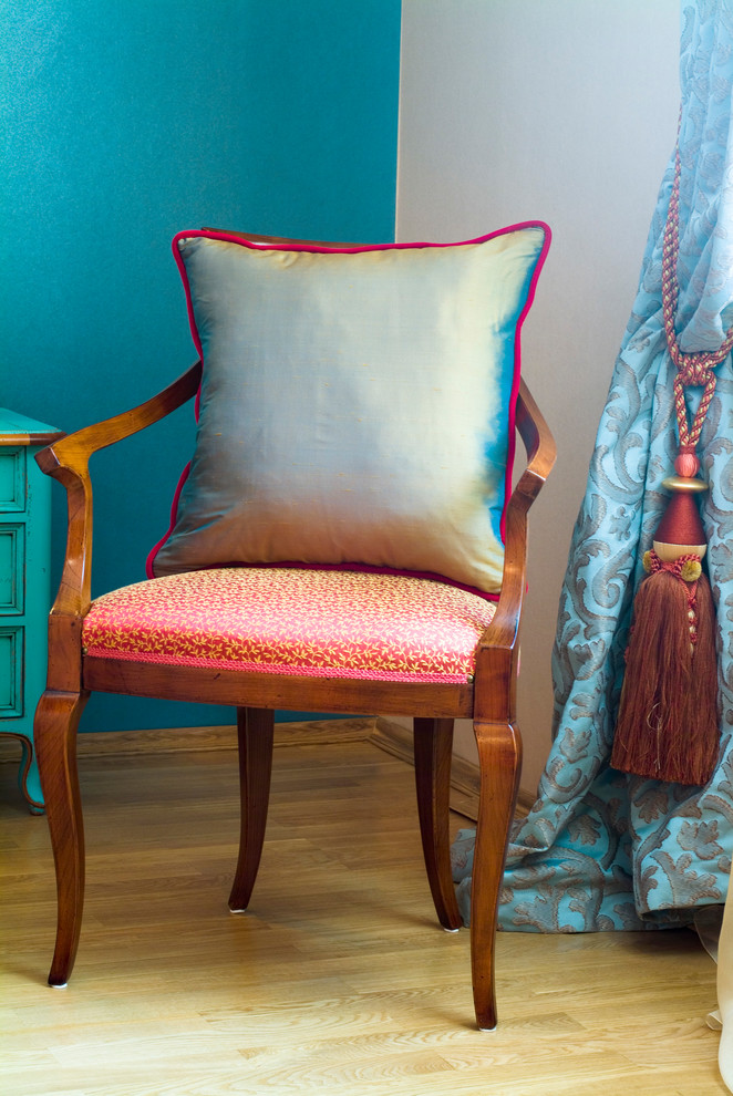 Спальня бирюзово-красном цвете